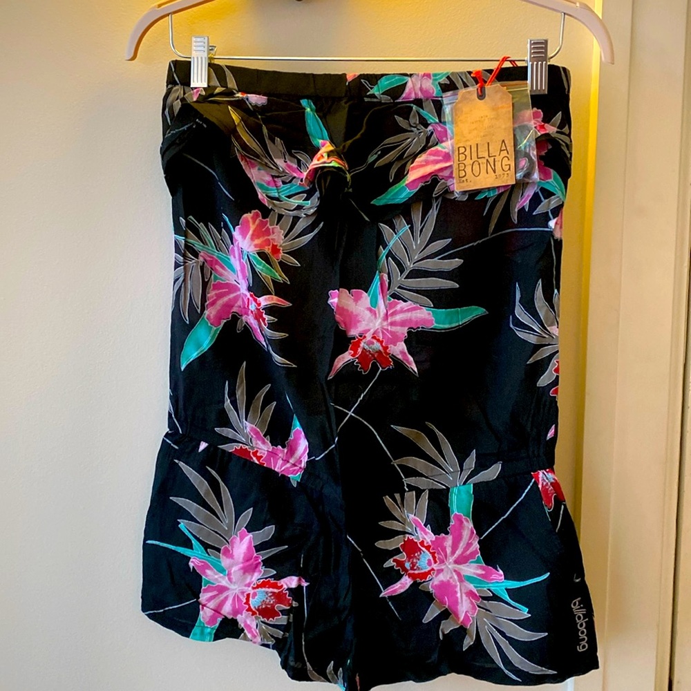 Billabong Romper suit in size Medium. Made of cotton.
